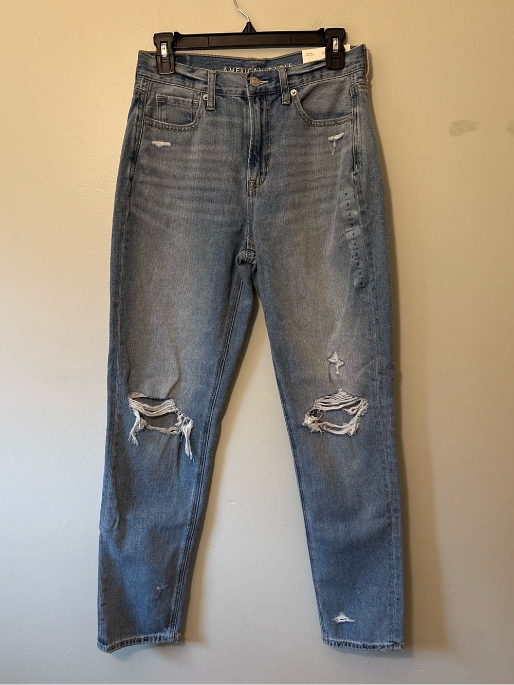 American Eagle Light Wash High Rise Distressed Women’s Mom Jeans, Size 4 Long